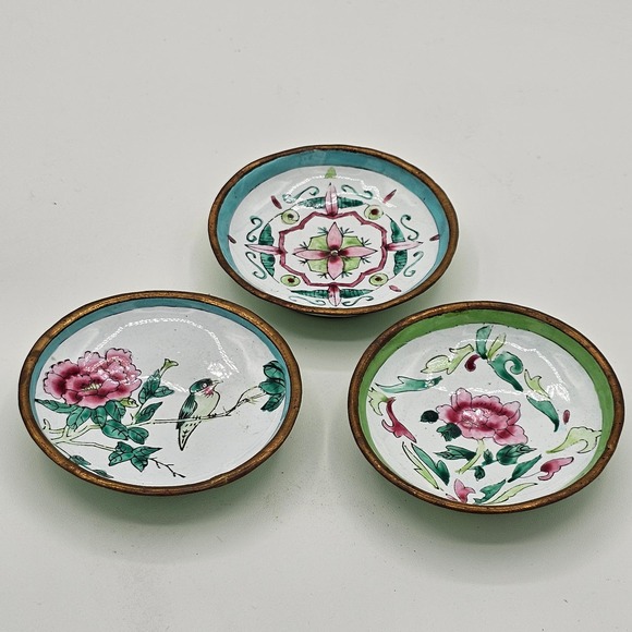 Vintage Set 3 Minature Copper Enamelware Plates 2.75" diam Floral Bird Dish - Picture 6 of 7